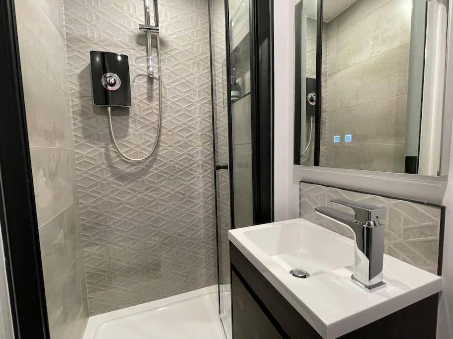 Lovely 1 Bed 2b Near Royal Infirmary And Dmu Apartment